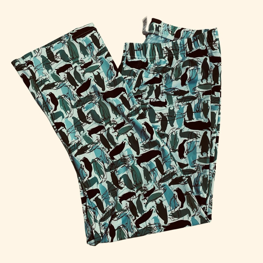 PATAGONIA Base Layer, Lounge or Pajama pants
Hard to Find Penguin Print - Picture 3 of 8